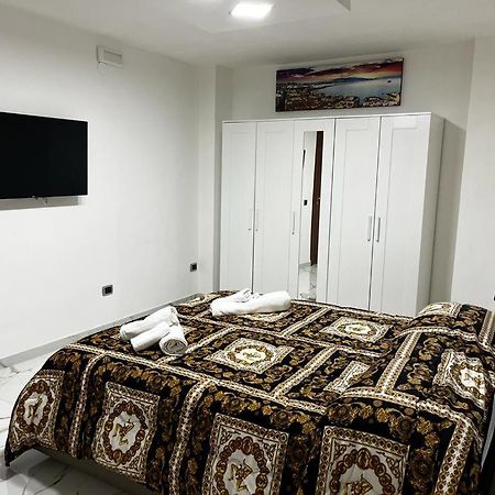 Roy Nel Cuore Di Napoli Hotel Екстериор снимка
